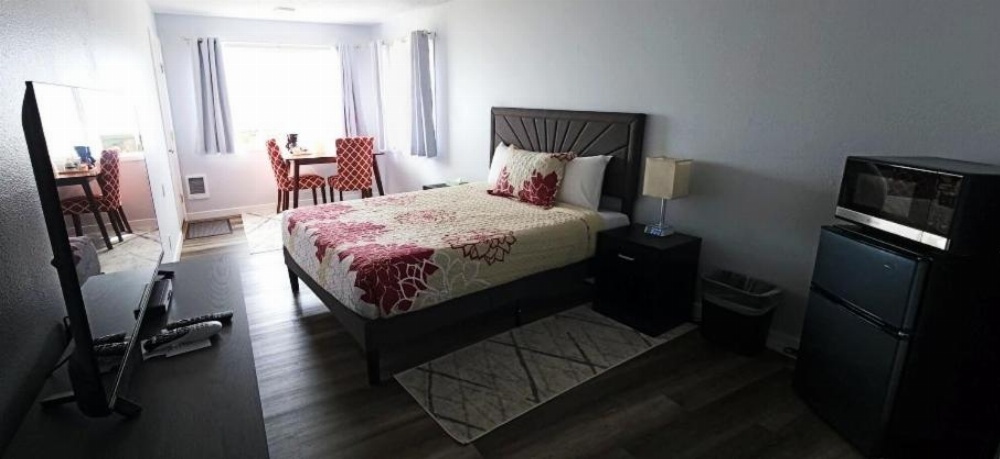 Silver Sands Main image